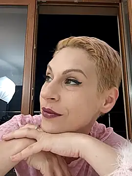 Snapshot of KittyDesiree chatting on 06.25.26 KittyDesiree online show from 06.25.26