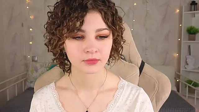Snapshot of Kira__Fluffy chatting on 05.30.26 Kira Fluffy online show from 05.30.26