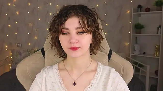 Snapshot of Kira__Fluffy chatting on 05.31.26 Kira Fluffy online show from 05.31.26