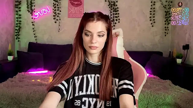 Snapshot of Angelina_Charm_ chatting on 05.19.26 Angelina Charm online show from 05.19.26