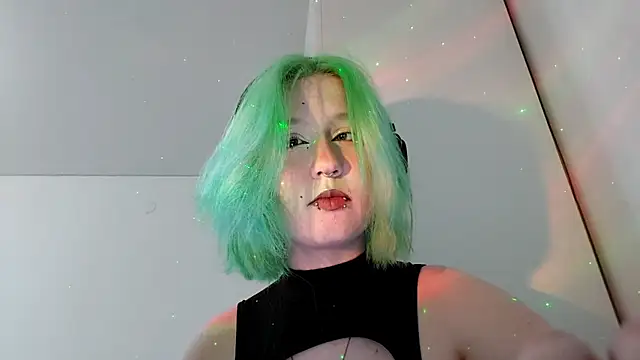 Snapshot of HunXena chatting on 05.17.26 HunXena online show from 05.17.26