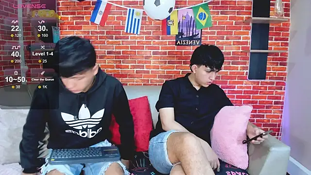 Hoot boyss  online show from 07.07.26