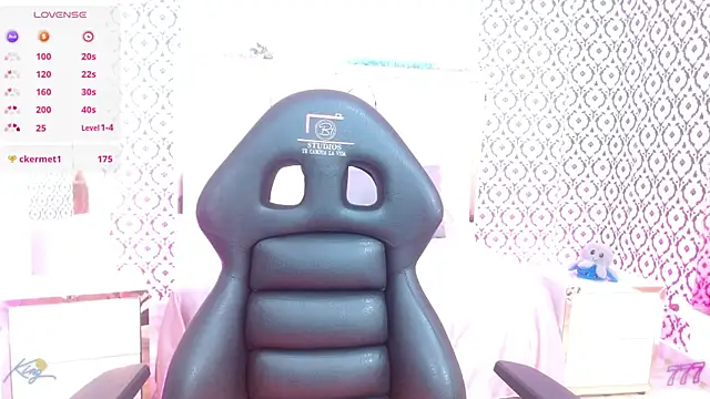 Snapshot of fiory_tay chatting on 05.28.26 fiory tay online show from 05.28.26