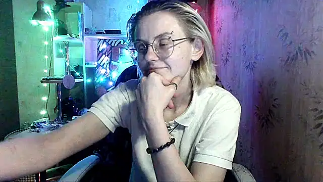 Snapshot of __Freya___ chatting on 05.18.26 Freya online show from 05.18.26