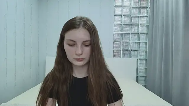 Snapshot of Shyly__Lisa chatting on 06.13.26 Shyly Lisa online show from 06.13.26