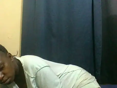 Snapshot of naughty-slender chatting on 06.12.26 naughty-slender online show from 06.12.26