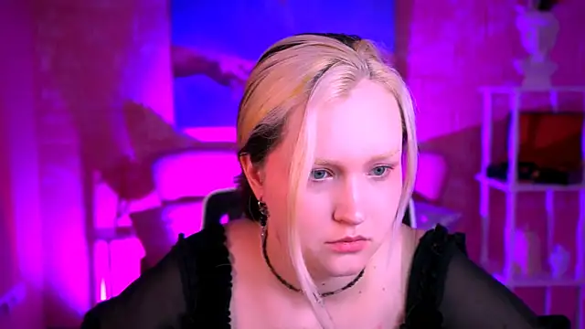 Snapshot of ViolettWoods chatting on 06.15.26 ViolettWoods online show from 06.15.26