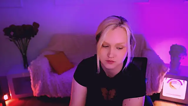 Snapshot of ViolettWoods chatting on 06.23.26 ViolettWoods online show from 06.23.26
