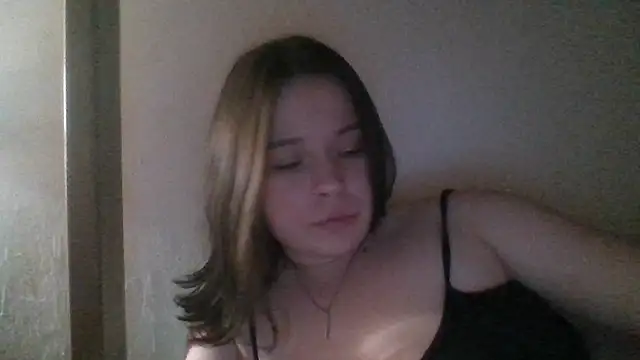 Snapshot of RiaLowelyt chatting on 05.25.26 RiaLowelyt online show from 05.25.26