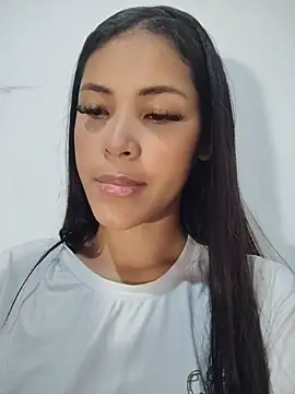 Snapshot of lusinee_ chatting on 06.18.26 lusinee online show from 06.18.26