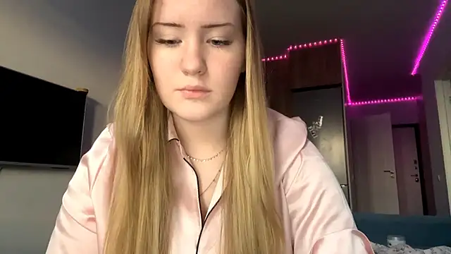 Lisi Kiss  online show from 05.17.26