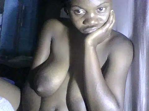 Snapshot of prettybelly chatting on 06.20.26 prettybelly online show from 06.20.26