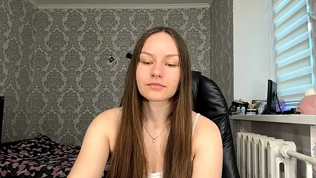 Snapshot of ShaylaChong chatting on 06.21.26 ShaylaChong online show from 06.21.26