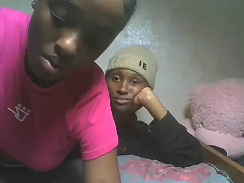 Snapshot of loversoncam chatting on 06.17.26 loversoncam online show from 06.17.26