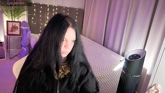 Vivi Vivian online show from 05.17.26