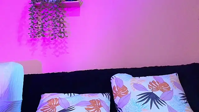 Lindaevans1 online show from 07.04.26