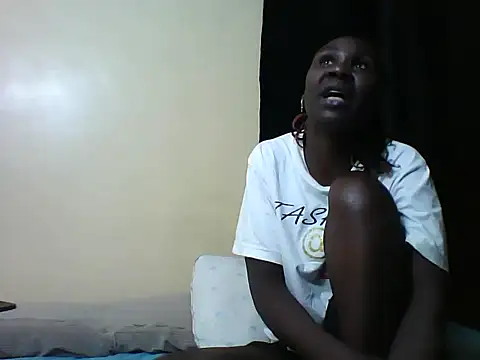 Snapshot of Bambybeauty2 chatting on 06.25.26 Bambybeauty2 online show from 06.25.26