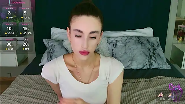 Snapshot of MadisonRen chatting on 06.22.26 MadisonRen online show from 06.22.26