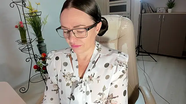 Vika73 online show from 11.30.25