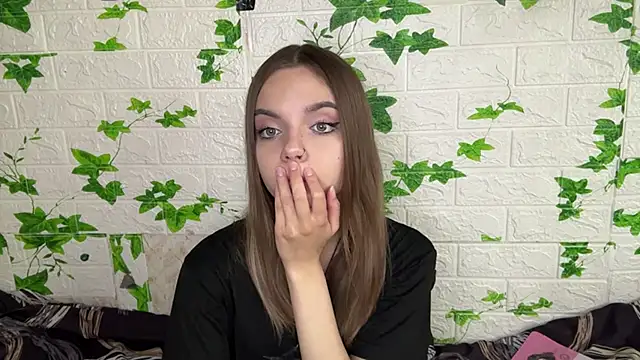 Snapshot of LisaPorse chatting on 06.19.26 LisaPorse online show from 06.19.26
