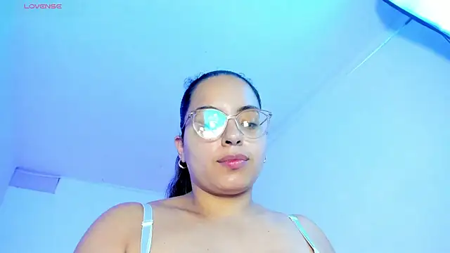 Snapshot of milkqueenboobs chatting on 06.12.26 milkqueenboobs online show from 06.12.26