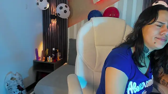 MadisonYoung000 online show from 06.26.26