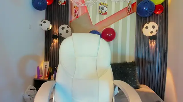 MadisonYoung000 online show from 06.27.26