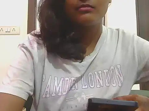 Diana Penty online show from 07.11.26