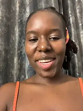 Lushlola254 online show from 05.17.26