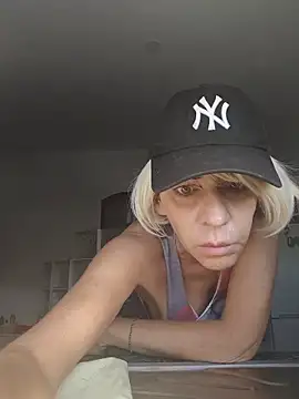 Snapshot of MartinaX_X chatting on 05.18.26 MartinaX X online show from 05.18.26