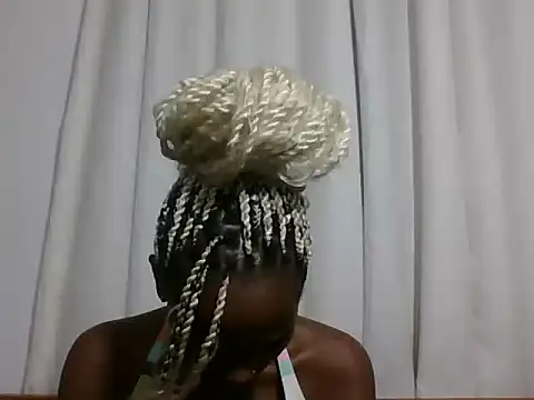 Snapshot of Sleek_petite chatting on 07.10.26 Sleek petite online show from 07.10.26