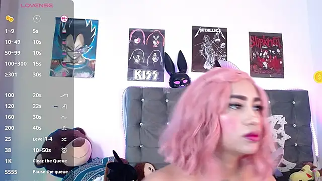 Snapshot of lunabritton chatting on 06.19.26 lunabritton online show from 06.19.26