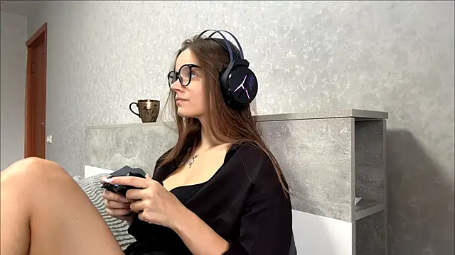 Snapshot of LisbethShellenbarger chatting on 05.28.26 LisbethShellenbarger online show from 05.28.26