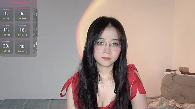 Snapshot of 77-Vicky chatting on 06.12.26 77-Vicky online show from 06.12.26
