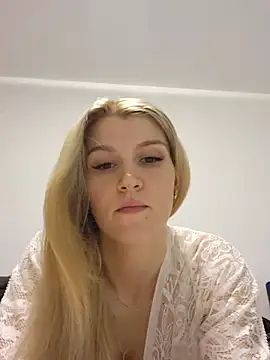 Snapshot of HotBlondie69 chatting on 06.28.26 HotBlondie69 online show from 06.28.26
