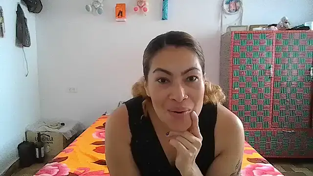 Snapshot of Layla-Astrum chatting on 06.03.26 Layla-Astrum online show from 06.03.26