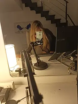 Snapshot of Ofeliafoxx chatting on 05.20.26 Ofeliafoxx online show from 05.20.26