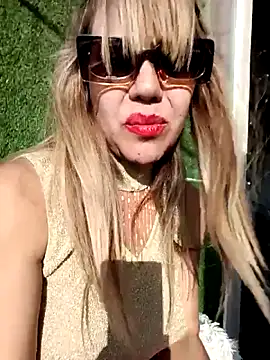 Snapshot of Ofeliafoxx chatting on 05.24.26 Ofeliafoxx online show from 05.24.26