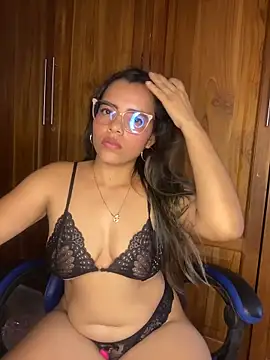 Snapshot of Estrella_em chatting on 05.21.26 Estrella em online show from 05.21.26