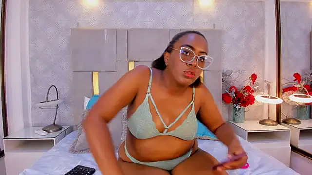 Snapshot of ZoeBrowns chatting on 05.27.26 ZoeBrowns online show from 05.27.26