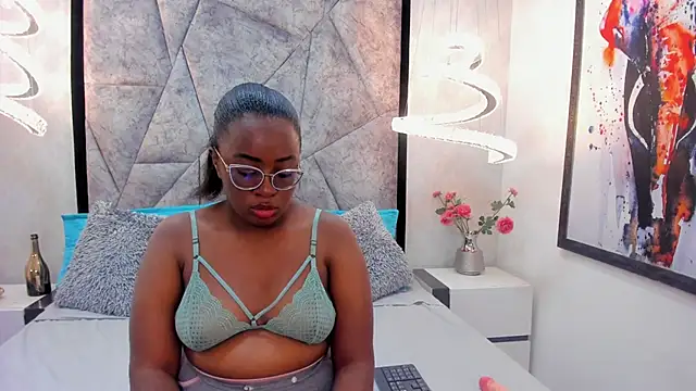 Snapshot of ZoeBrowns chatting on 05.30.26 ZoeBrowns online show from 05.30.26