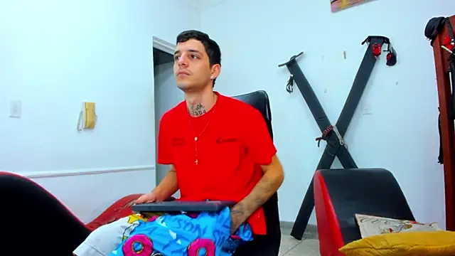 Snapshot of boy_max_latin chatting on 05.22.26 boy max latin online show from 05.22.26