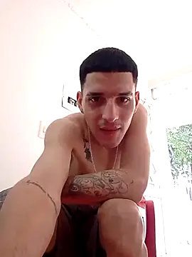 Snapshot of boy_max_latin chatting on 07.15.26 boy max latin online show from 07.15.26