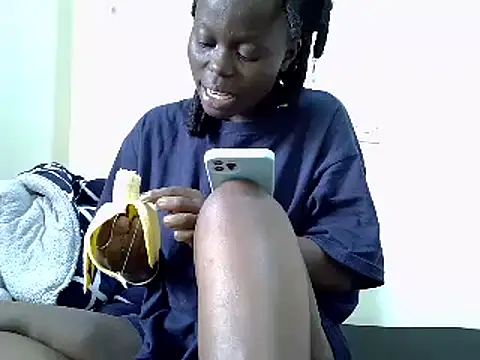 Snapshot of ebonycurvedass chatting on 06.18.26 ebonycurvedass online show from 06.18.26