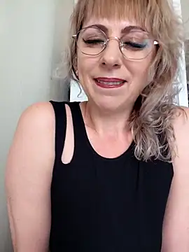 Snapshot of Kitty-MEOWW chatting on 05.26.26 Kitty-MEOWW online show from 05.26.26