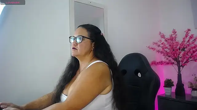 Snapshot of Annie_Carterr_ chatting on 05.27.26 Annie Carterr online show from 05.27.26
