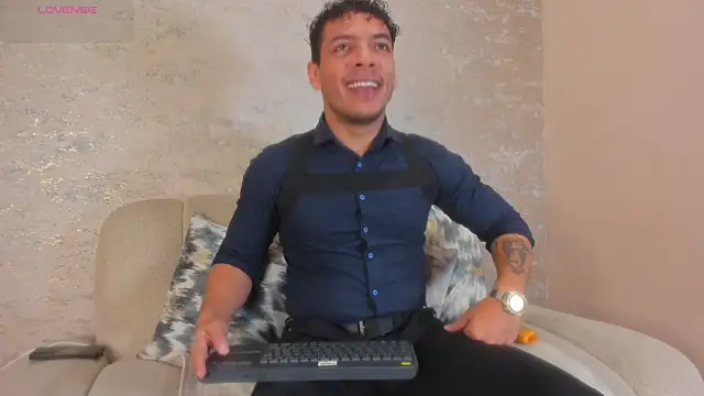Snapshot of OliverWyse chatting on 06.13.26 OliverWyse online show from 06.13.26