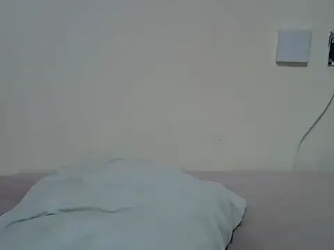 Snapshot of creamypetite chatting on 06.17.26 creamypetite online show from 06.17.26