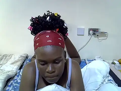 Snapshot of creamypetite chatting on 07.16.26 creamypetite online show from 07.16.26