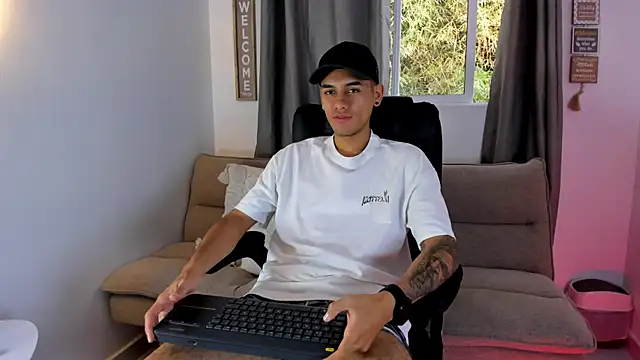 Snapshot of NickCopeer_ chatting on 07.17.26 NickCopeer online show from 07.17.26